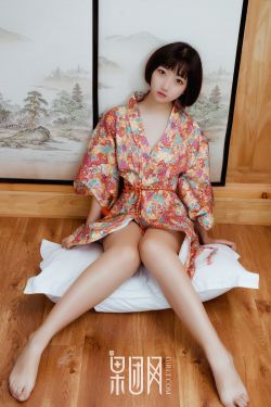 女生和女生互相脱衣服